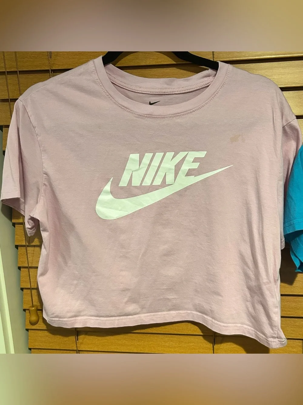 Nike Women’s Short-Sleeve Logo Cropped Tees size MEDIUM